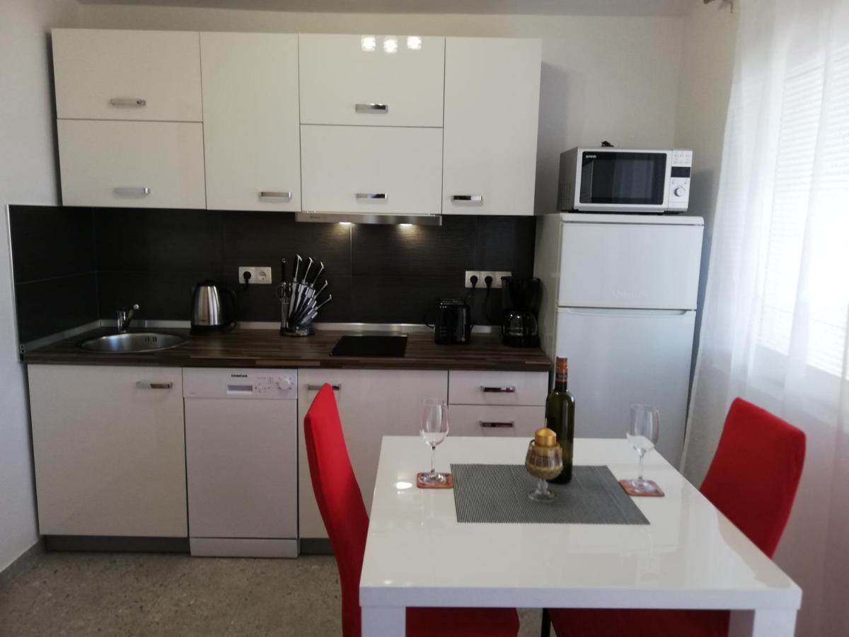 Apartmani Poljanec วีร์ ภายนอก รูปภาพ