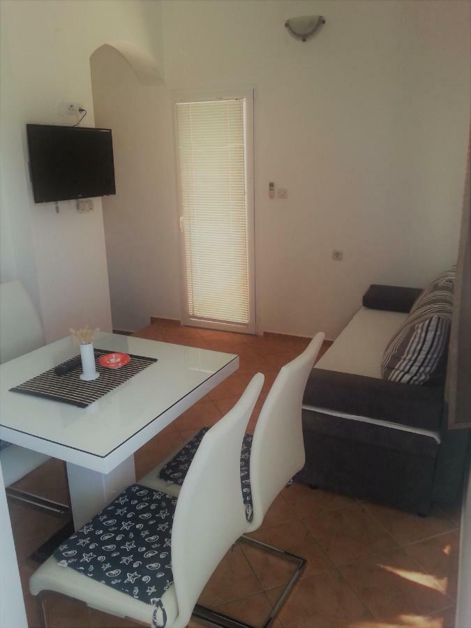 Apartmani Poljanec วีร์ ภายนอก รูปภาพ