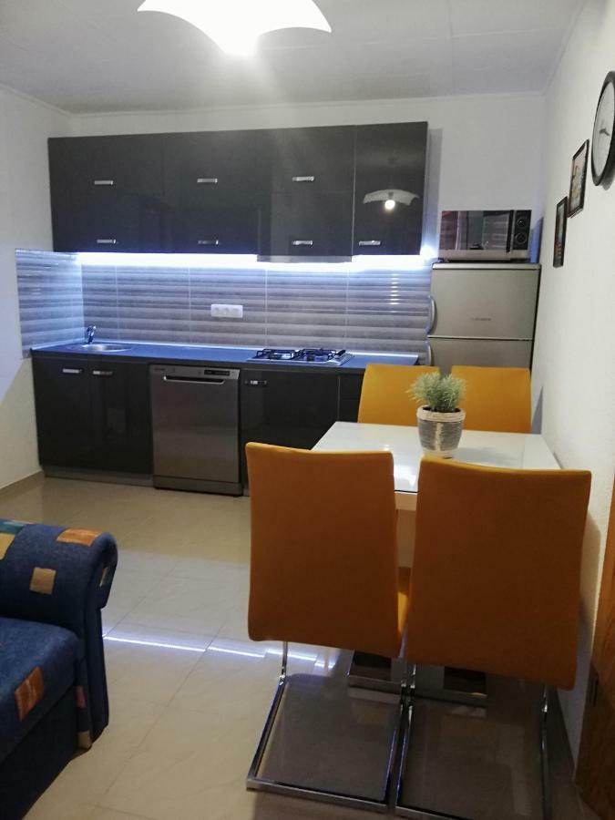 Apartmani Poljanec วีร์ ภายนอก รูปภาพ